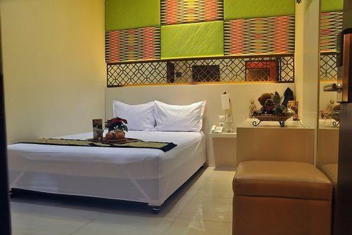 Metro House Hotel Surabaya Exterior foto